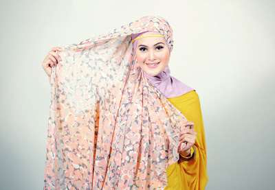 Cara memakai jilbab pashmina