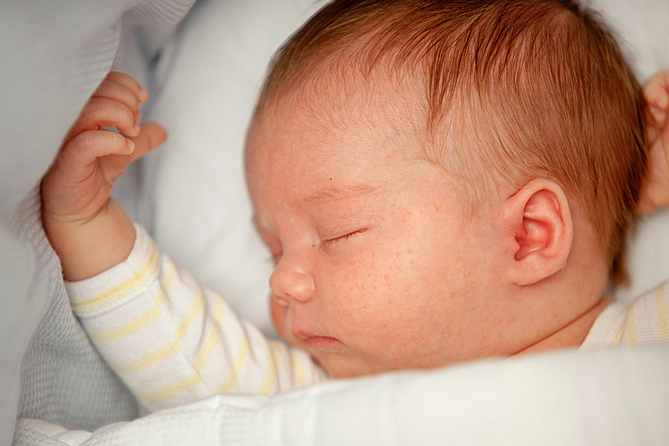 Perkembangan Bayi 1 Bulan